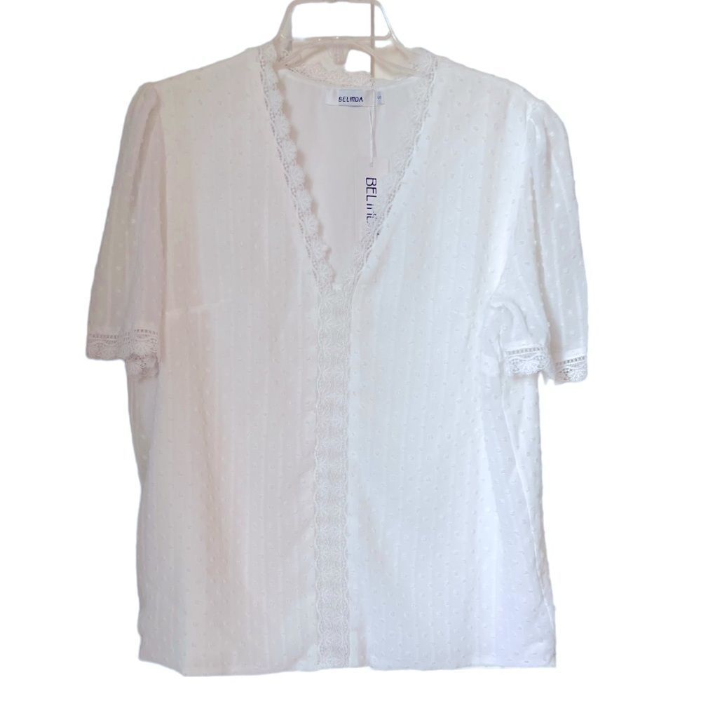 NWT Women’s White Feminine Romantic Embroidered Lace Trim Blouse sz S